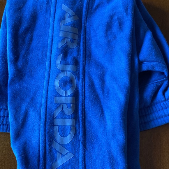 Air Jordan size L approximately 35 inches long. Nice condition - Picture 6 of 11